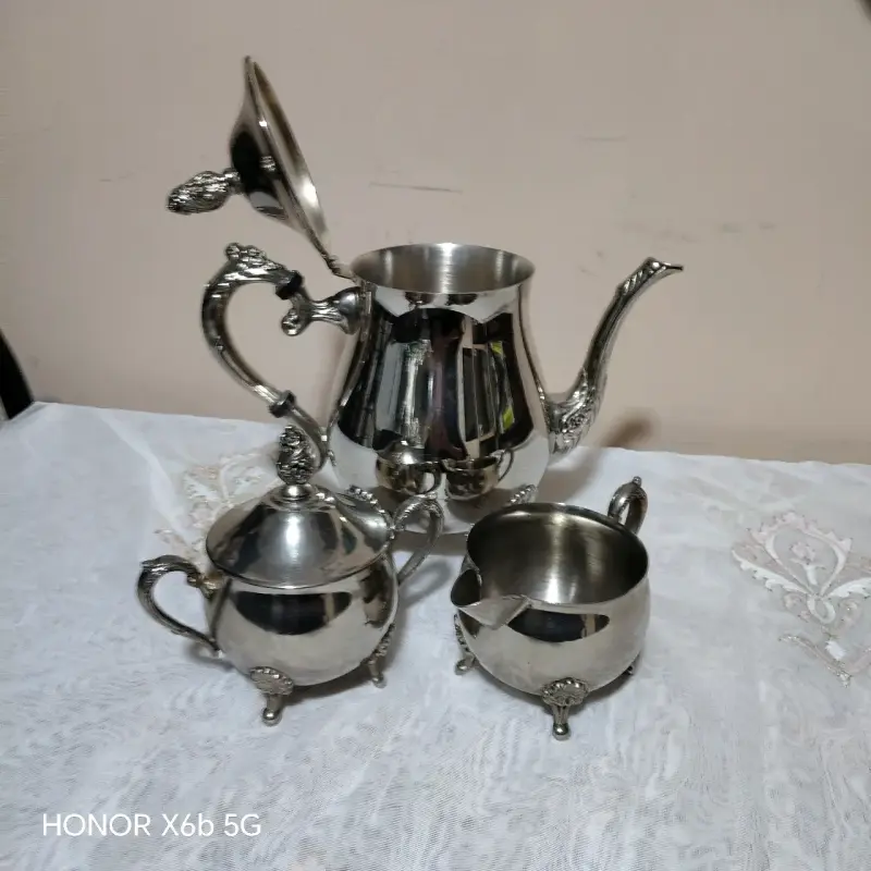Juego de té de plata vintage con detalles ornamentales - 2