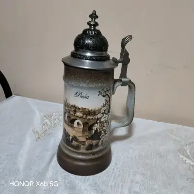Jarra cervecera de cerámica con tapa metálica - miniatura 1