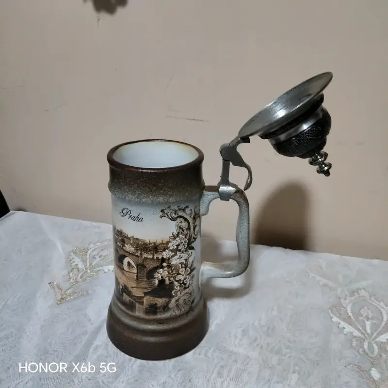 Jarra cervecera de cerámica con tapa metálica - 2