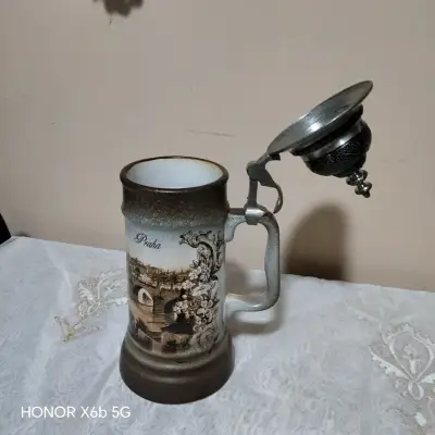Jarra cervecera de cerámica con tapa metálica - miniatura 2