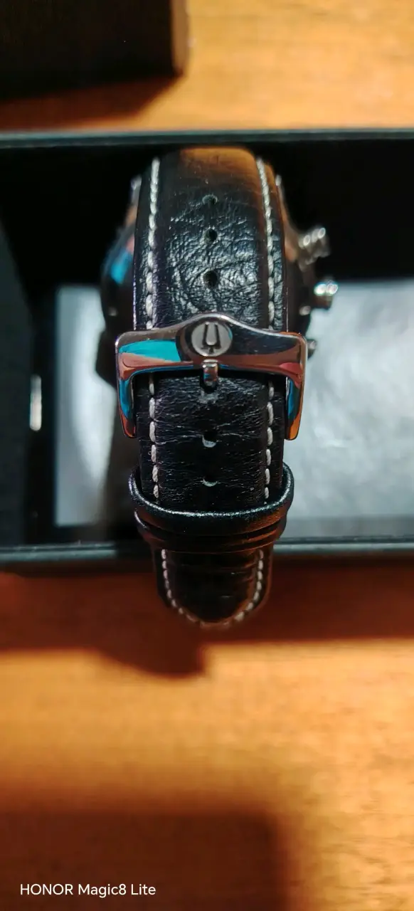 Reloj Bulova cronógrafo de cuero negro - 4