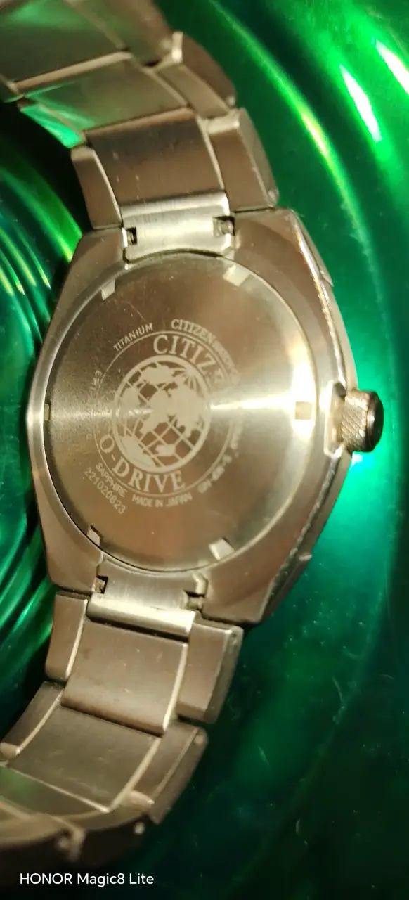 Reloj Citizen Eco-Drive de titanio - 3