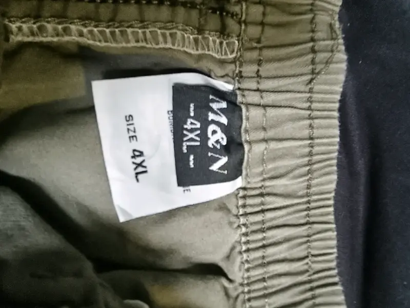 Bermudas cargo color caqui para hombre - 3