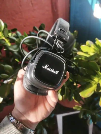 Auriculares Marshall con diseño clásico - miniatura 1