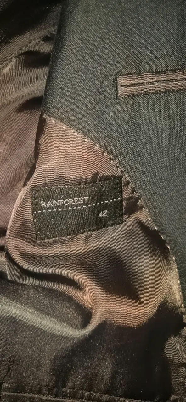 Traje formal gris con corbata amarilla - 2