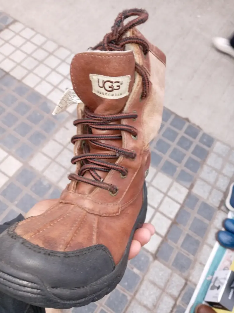 Botas UGG Australia de cuero negro - 1