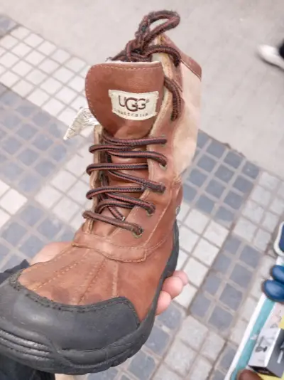 Botas UGG Australia de cuero negro - miniatura 1