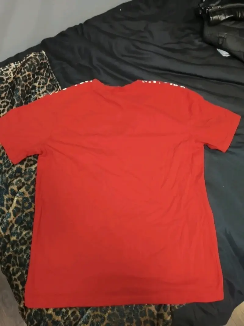 Polera roja Armani Exchange con estampado - 2