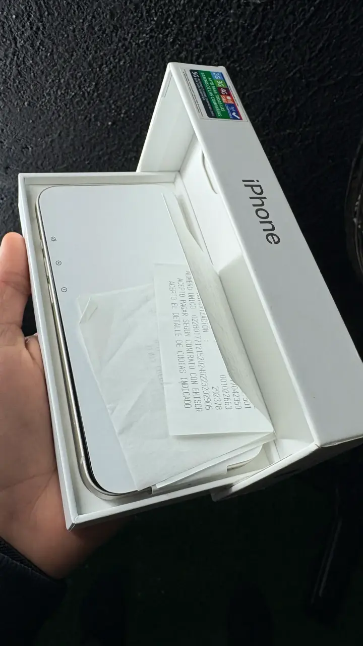 iPhone 13 white 128 GB - 1