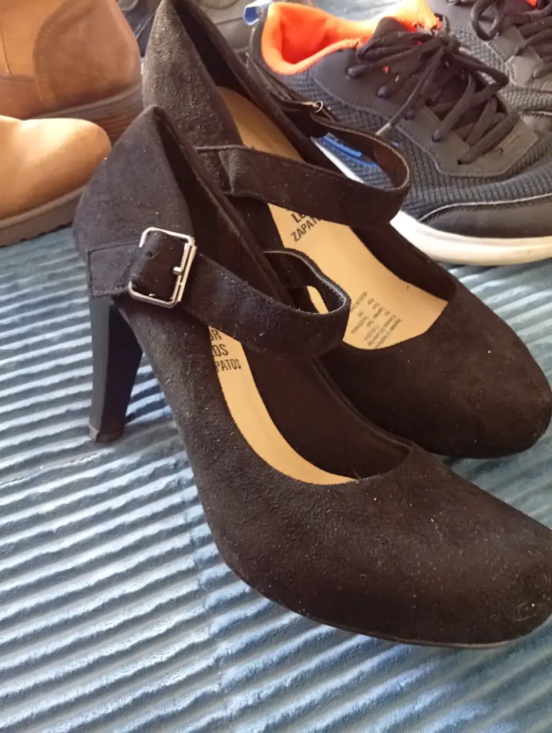 Zapatos de tacón negro con hebilla - 2