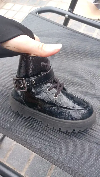 Botas negras de cuero sintético para mujer - miniatura 3