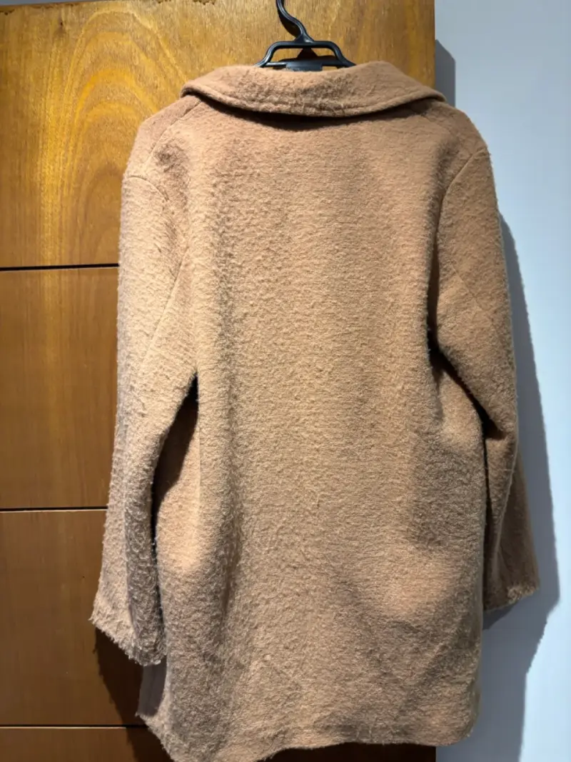 Abrigo de lana beige para mujer - 1