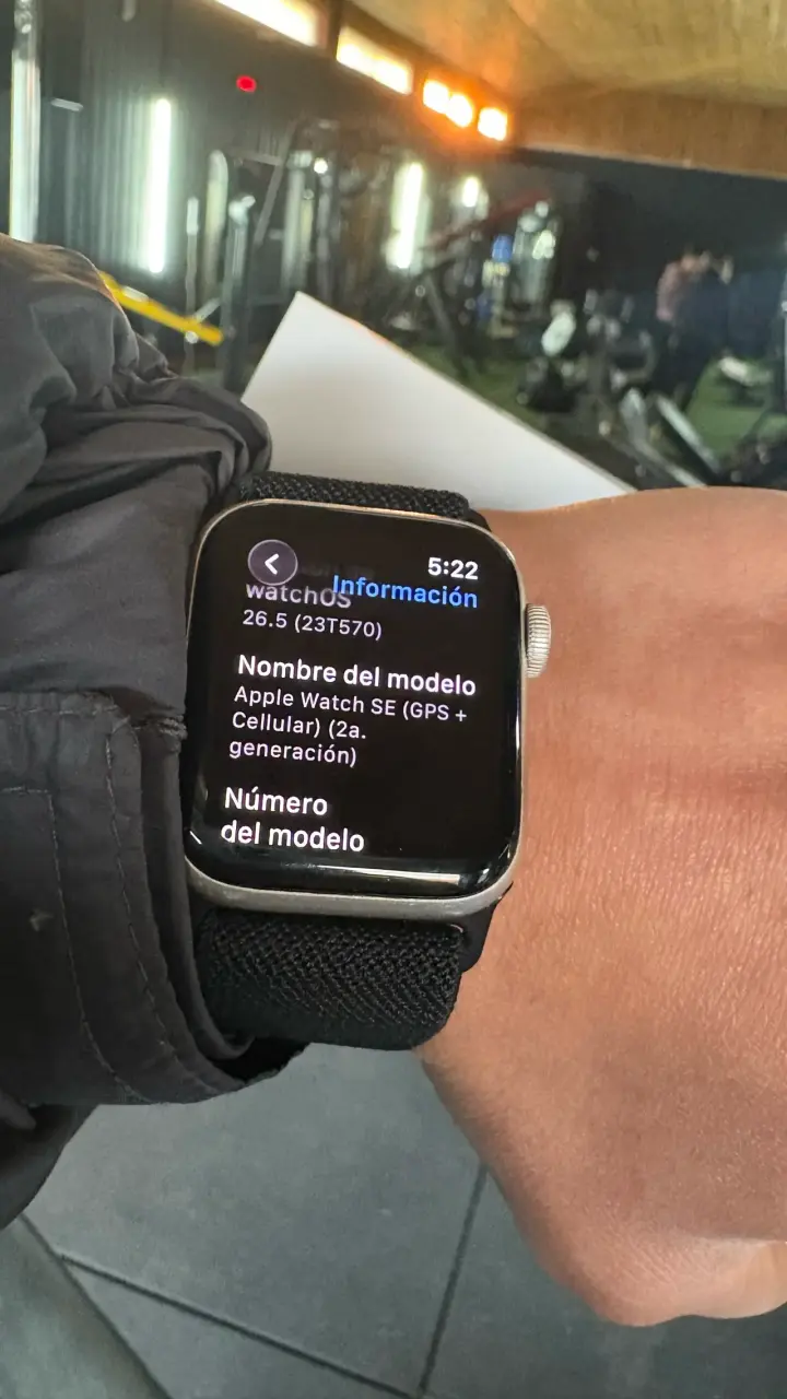 Apple Watch SE GPS + Cellular 2da generación - 1