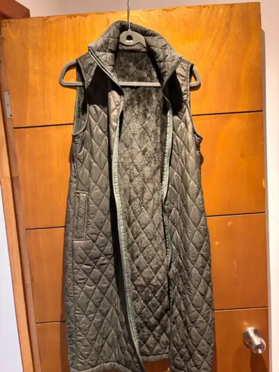 Parka acolchado gris sin mangas - miniatura 2
