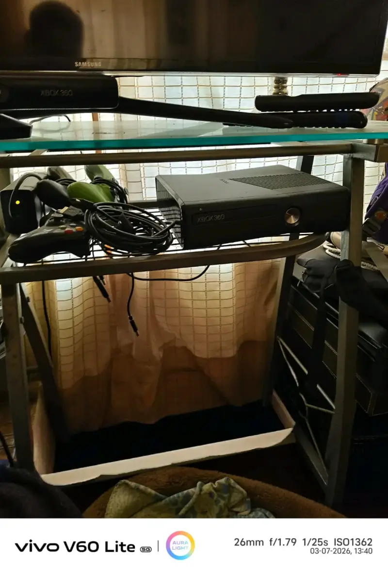 Consola Xbox 360 con Kinect y accesorios - 1
