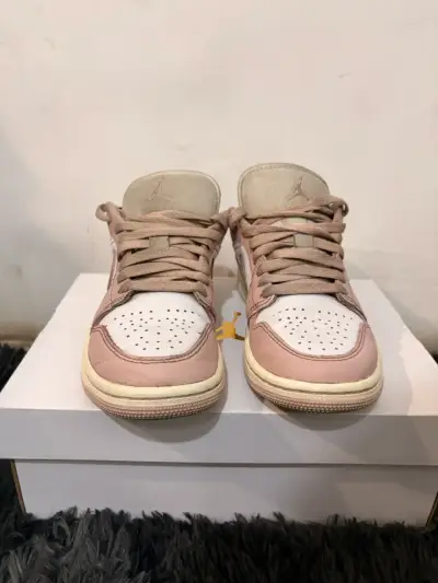 Zapatillas Nike Air Jordan 1 Low rosadas - miniatura 2