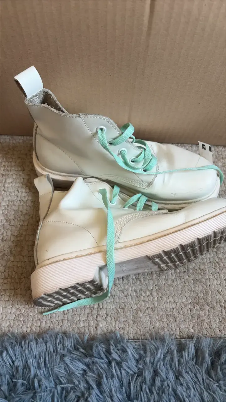 Botines de cuero blanco con cordones verdes - 2