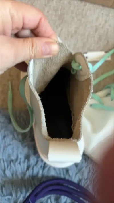 Botines de cuero blanco con cordones verdes - miniatura 4