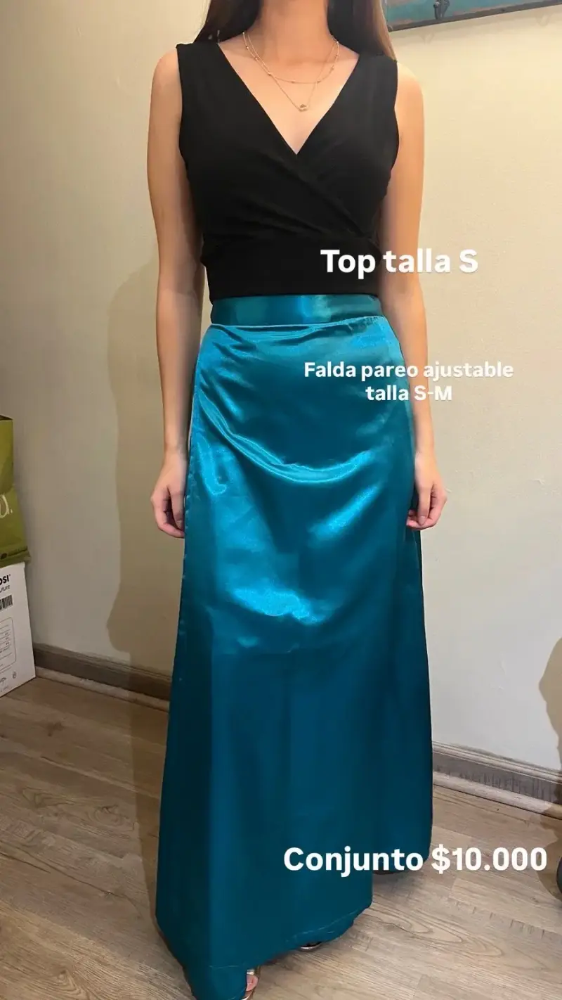 Conjunto top negro y falda azul talla S-M - 1