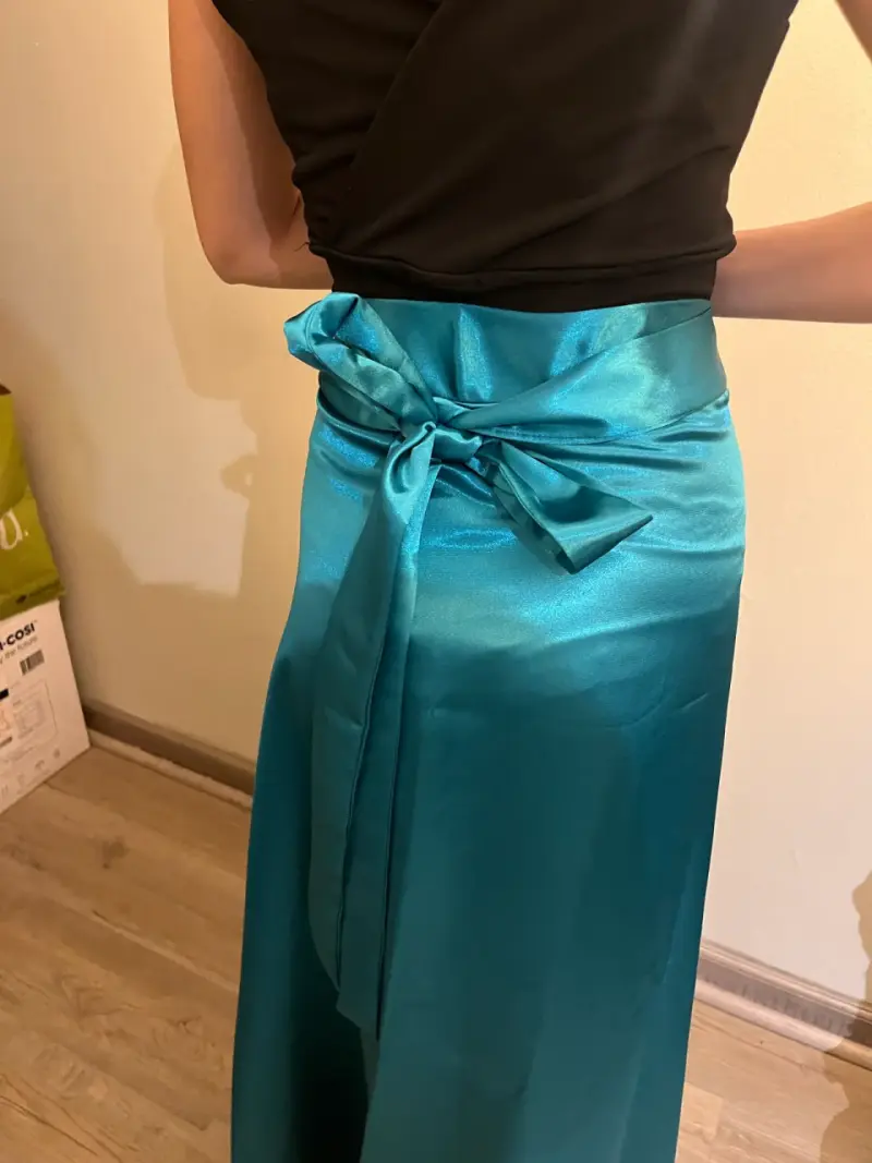 Conjunto top negro y falda azul talla S-M - 2