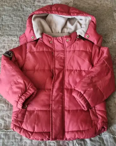 Parka roja con capucha, marca Yamp! talla 3 años - miniatura 1