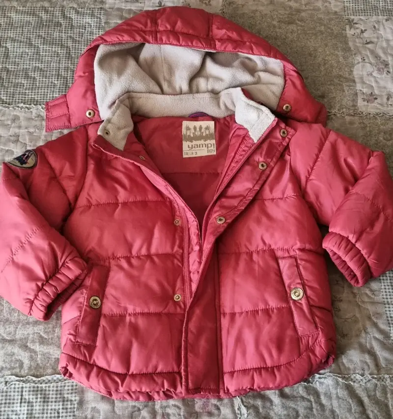 Parka roja con capucha, marca Yamp! talla 3 años - 2