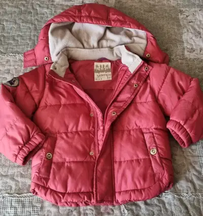 Parka roja con capucha, marca Yamp! talla 3 años - miniatura 2