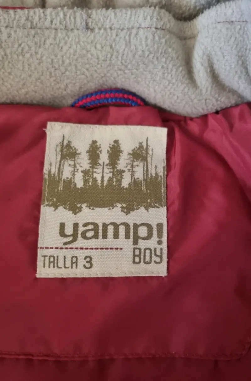 Parka roja con capucha, marca Yamp! talla 3 años - 5