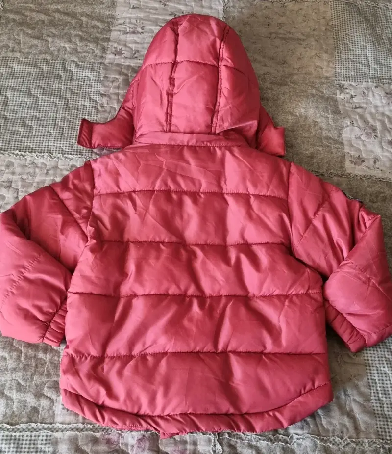Parka roja con capucha, marca Yamp! talla 3 años - 6