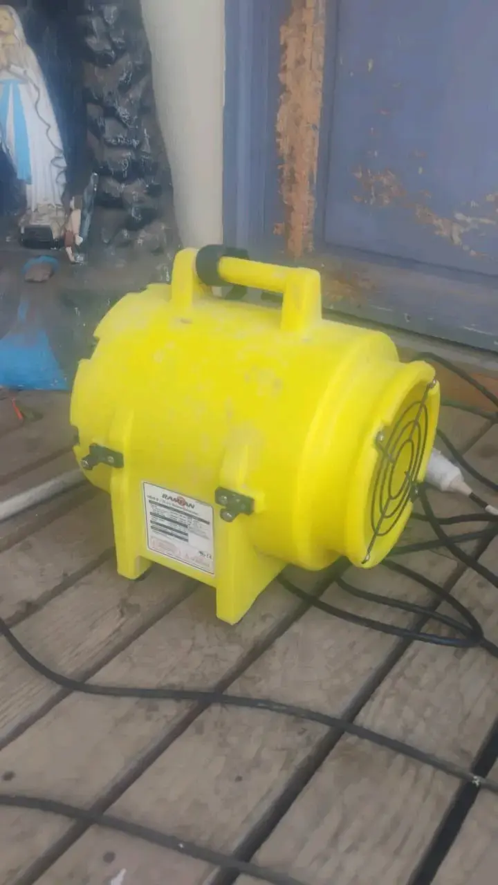 Extractor de aire industrial amarillo - 4