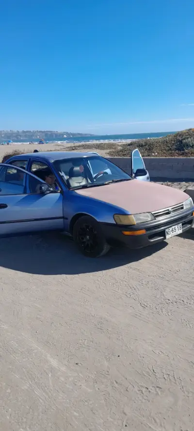 Auto Toyota Corolla usado en buen estado - miniatura 1