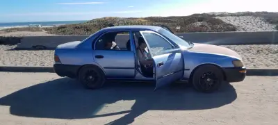 Auto Toyota Corolla usado en buen estado - miniatura 2