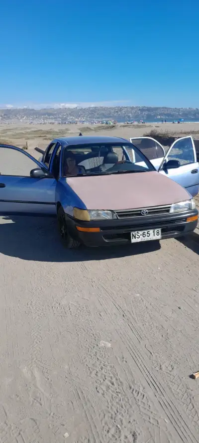 Auto Toyota Corolla usado en buen estado - miniatura 3
