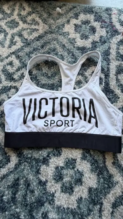 Top deportivo Victoria Sport blanco y negro - miniatura 1