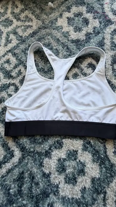 Top deportivo Victoria Sport blanco y negro - miniatura 2