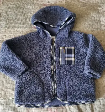 Polar azul con capucha, marca Opaline talla 3 años - miniatura 1