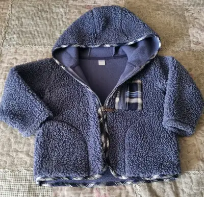 Polar azul con capucha, marca Opaline talla 3 años - miniatura 2