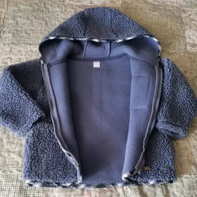 Polar azul con capucha, marca Opaline talla 3 años - miniatura 3