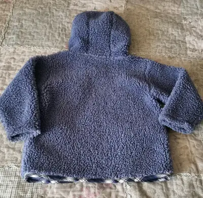 Polar azul con capucha, marca Opaline talla 3 años - miniatura 5