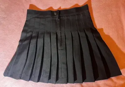 Falda plisada negra elegante - miniatura 2