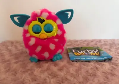 Furby Boom rosa con lunares blancos - miniatura 1