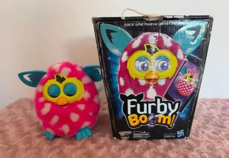 Furby Boom rosa con lunares blancos - 3