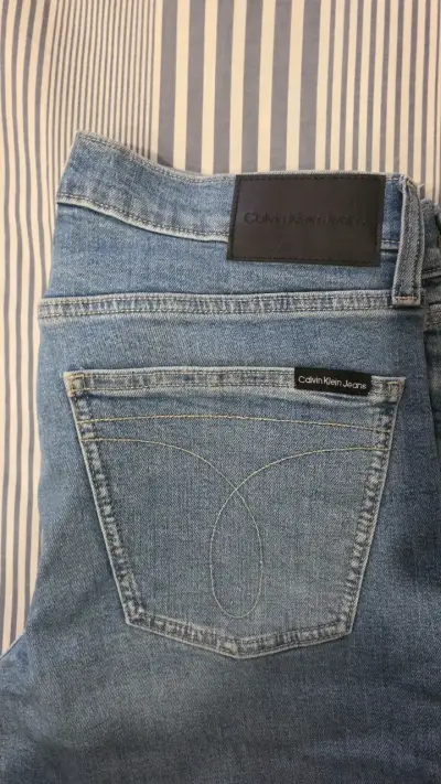 Jeans de mezclilla azul para hombre - miniatura 1