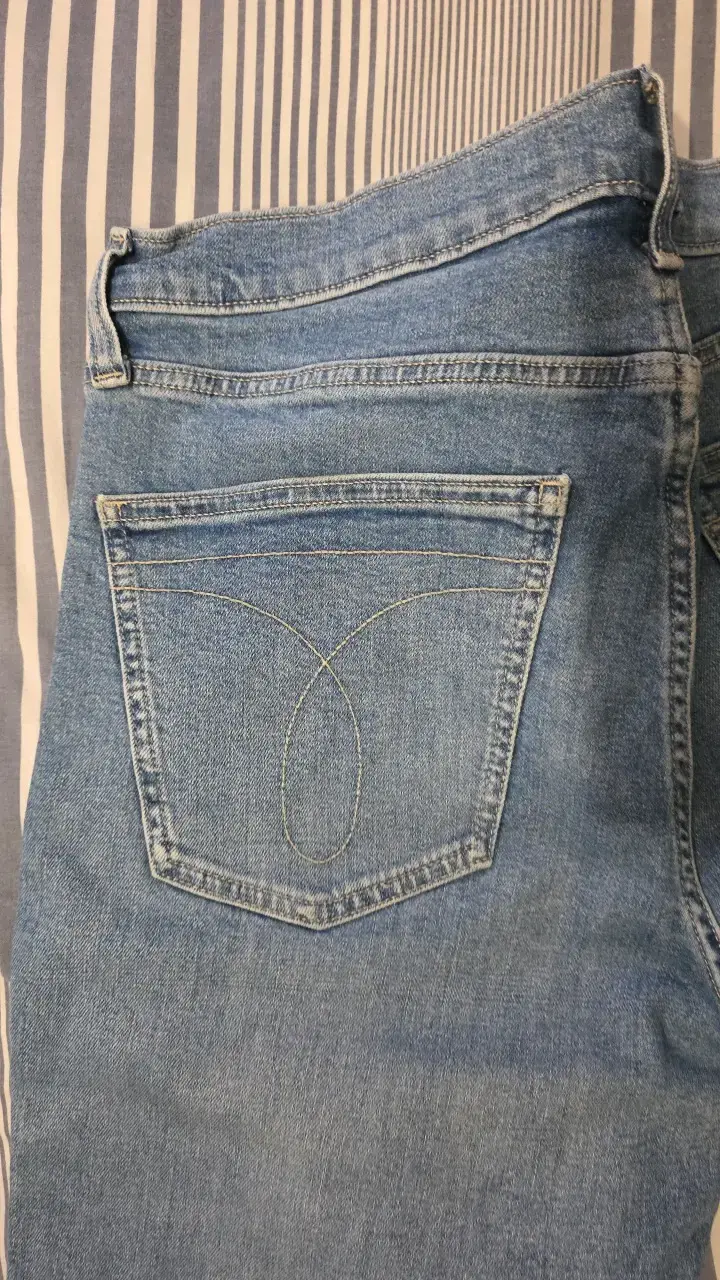 Jeans de mezclilla azul para hombre - 4