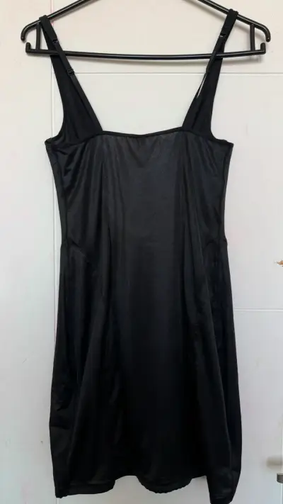 Minivestido  negro Skims  con etiqueta - miniatura 2