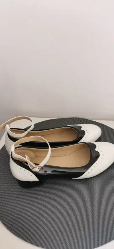 Zapatos planos Oxford bicolor taco bajo - miniatura 1