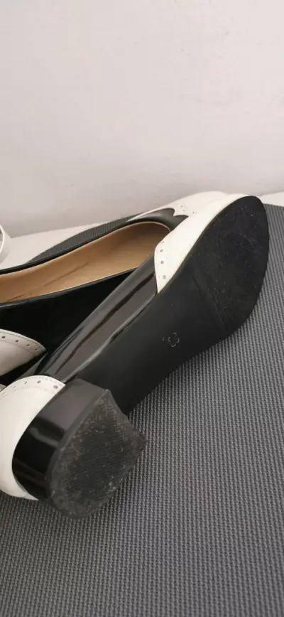 Zapatos planos Oxford bicolor taco bajo - miniatura 4