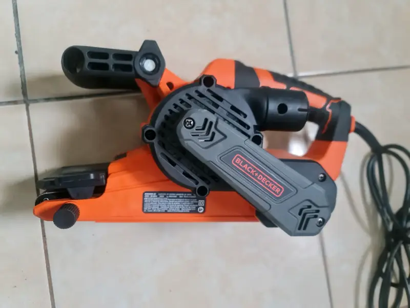 Lijadora de banda Black+Decker BEBS0900 - 1