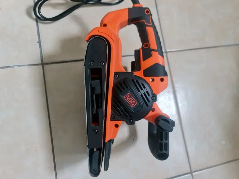 Lijadora de banda Black+Decker BEBS0900 - 4