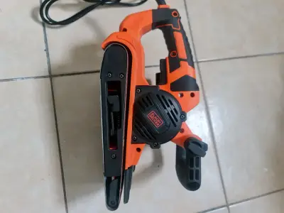 Lijadora de banda Black+Decker BEBS0900 - miniatura 4